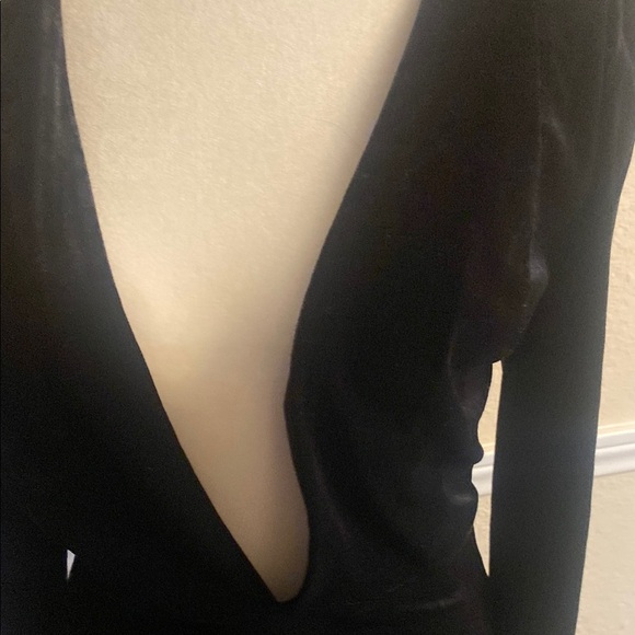 Elegant Black Velvet Dress - Picture 3 of 10